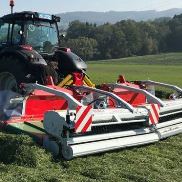 Austrian Made Hay Mergers. 
Specialists in :
CLEANEST FORAGE
LOWER ALFALFA LEAF LOSS