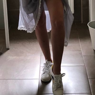 spadla_z_oblaku's profile picture. Učitelka v nesnázích. Naprosto nepoučitelná. S hlavou v oblacích a nohama až na zem.