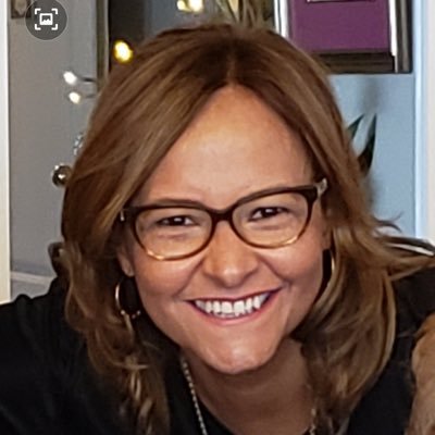 Orgullosa mujer y madre ecuatoriana, economista,  política, consultora, y editorialista 
Presidenta de la AN 🇪🇨 2018- 
Presidenta Parlamericas🇨🇦 2018 - 2020