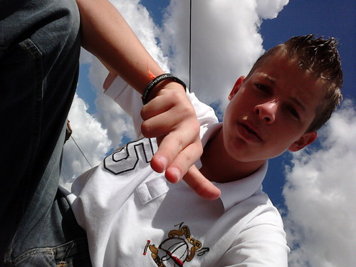 tenho 16 anos !! santista , extrovertido sorteiro haha !!!