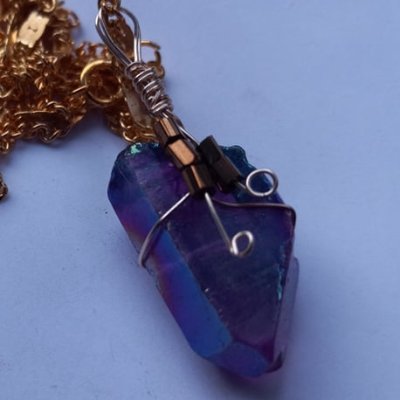 The7Gems
- Vintage couture & handmade accessories -
this Etsy sellers current place of domicile is an antiques district. WooWoo