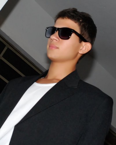 ¨Que seja eterna a vitória dos seus dias,mesmo quando eles lhe derem a impressão de fracasso.E nunca se esqueca que por trás das nuvens sempre existirá o Sol.¨