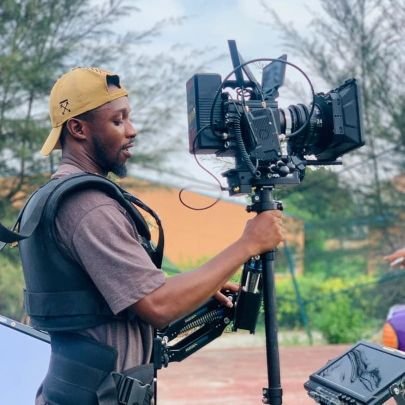 Cinematographer🎬🎥 | Director Per Exellence📺📽🎬 | Creative Editor💻 | Picture Perfect 📸| +2348132902113 Iyohfilms@gmail.com | I rate God alot|