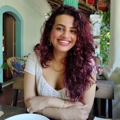 Eater, feeder , watcher.

instagram @kurlykaur