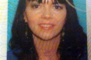 Writer / Artist / Photographer. Live in my art studio LOL! Love Life, Laughter, My kids, Family/Friends! Gardening & Nature