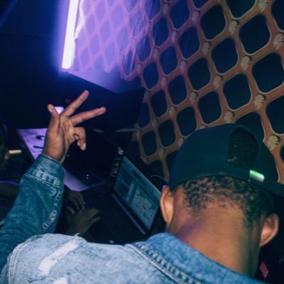 •Music producer 🎹📀 kapeleka feat. @muzbiti très disponible https://t.co/QqKUvCrEwR