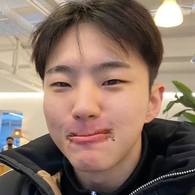 duseupun's profile picture. 9n / 올프