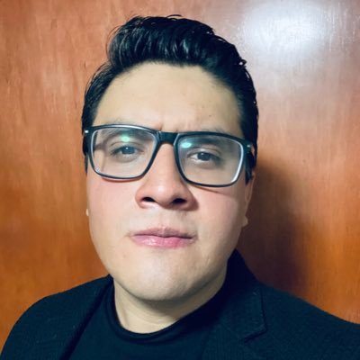 Licenciado en Derecho por la Facultad de Estudios Superiores Acatlán (UNAM).