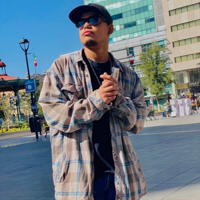 Fan del rap, del fútbol, de Billie Eilish y de las papas francesas.