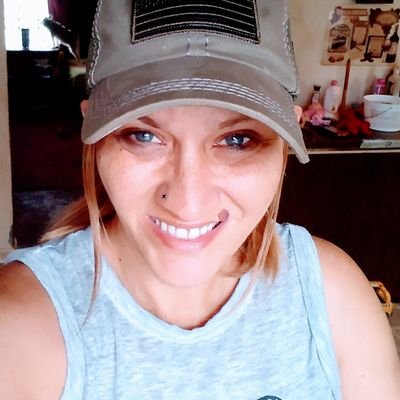 mom of 6 amazing boys,one girl
I've seen spirits since I was little plus premonitions past,present, and future.
Clairvoyant, empath & I see spirits😍