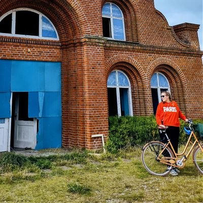 notsoearlybird's profile picture. Passionate about hummus and humans