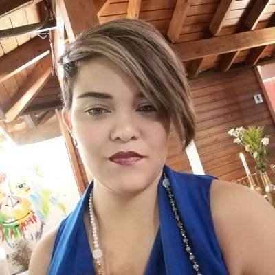 Estadística, madre, hija, amiga, hermana, investigadora, mujer, amante, compañera y excelente ser humano. Así me defino.