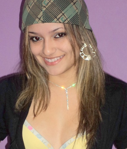 ʚ Não sei amar pela metade. Não sei viver de mentira. Não sei voar de pé no chão. Sou sempre eu mesma, mas com certeza não serei a mesma pra sempre.