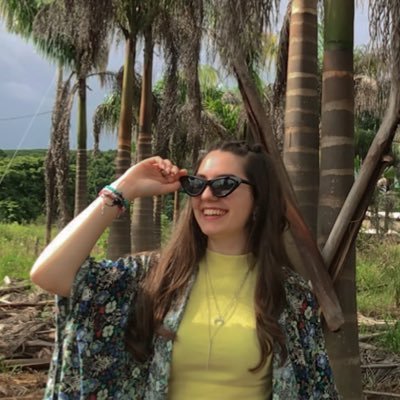 anaclarasongs's profile picture. garota risonha, baixinha e cantarolante