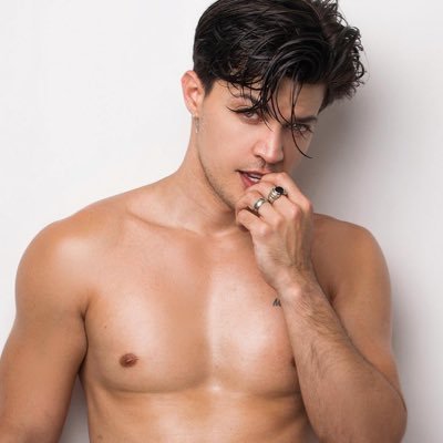 Ator/Actor 🎬🌎          Instagram @EstebanVelasquez