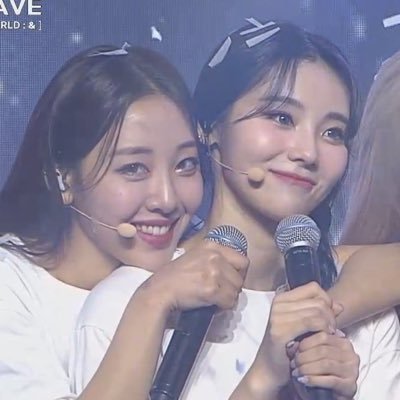 yvesoulthinking's profile picture. for loona’s #진솔 and #이브