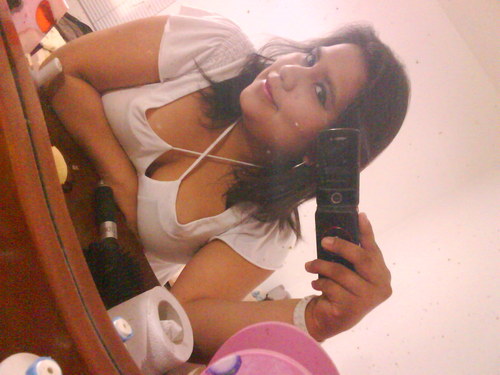 AndreaVeliz11's profile picture. Estudiante de Administración de Negocios Internacionales en la USMP.
3 contemplar a la luna y las estrellas.