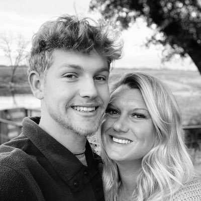 leahhaley21's profile picture. 