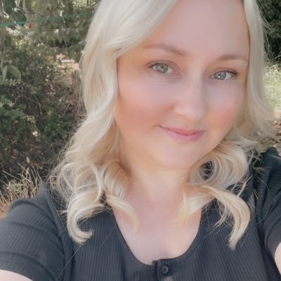 Professional Swiftie and lover of sloths 🦥 (she/her)