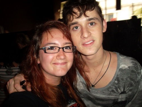 Name's Kierra. First and official team for John Gomez. I'm just here to support him and The Summer Set :) John followed me on 8/2/10 ♥