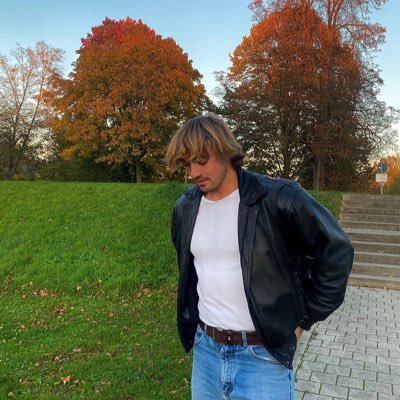 axb67's profile picture. 