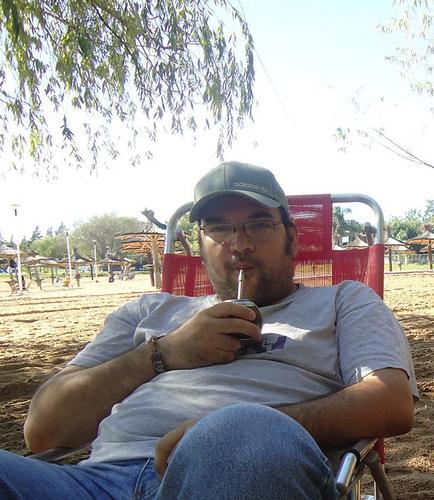 Santafesino. Mi escritor favorito es Osvaldo Soriano. Creo que eso lo dice todo.