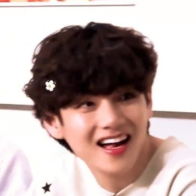 KING TAEHYUNG 👑🧸
CHRISTMAS TREE BY V DEBUTED AT #79 ON BILLBOARD HOT 100 🎄