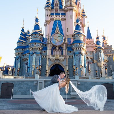 Hockey loving, beer drinking, world traveling Disney fan