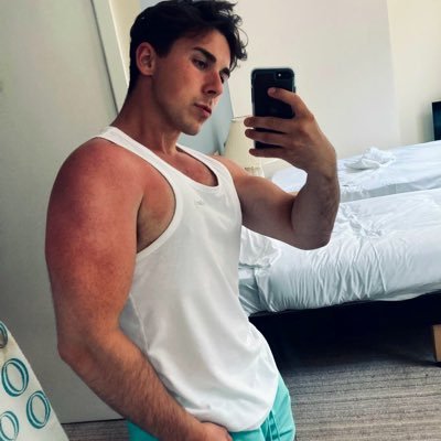 Lad in Leeds just showing off his 🍑🍑💰💰💎 hmu 🧦 CashApp: £1993lad