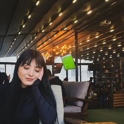 aysglats__'s profile picture. 