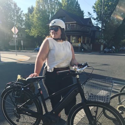 Car free fat femme bike rider. “Glorious bike propaganda” over on Tiktok. Software Engineer 🤖