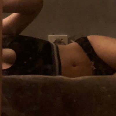 mayhonnaise's profile picture. non-binary pan | Aromantic 💫 i don’t sell anything but tips are 🥰 | lf:bottom femmes