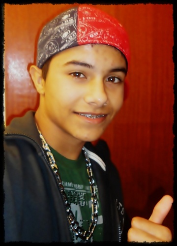 Ninguém nunca pode voltar atrás e criar um novoo inicio, mas todo mundo pode começar hojee e criar um novo finaal.. ;D