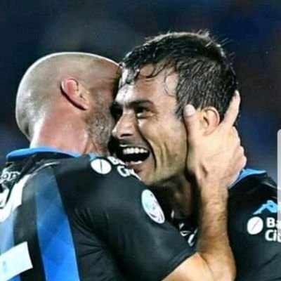 Traigan el mate que me pongo termo                             De Racing como el coco y tita 💙💙                      Alcarista