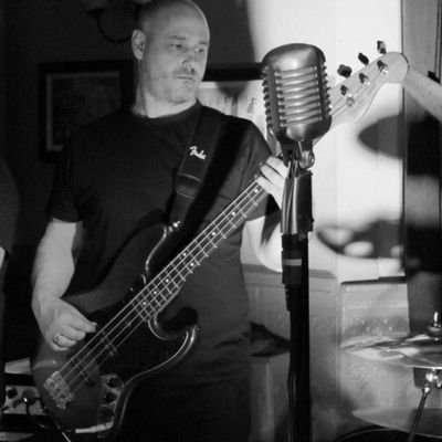 Noah and Jude's dad and April's husband. I play bass and speak mandarin. somewhat flatulant music lover.
