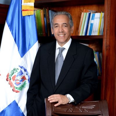 Dominicano, Esposo, Padre, Ingeniero. Miembro del Comité Político PRM. Cónsul General de RD en Miami, 2020-2023.