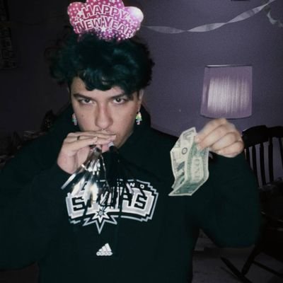 elliottmarcusx's profile picture. aspiring pathologist who is bad at science and math ❤️