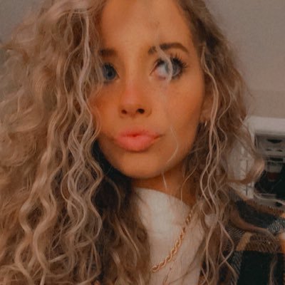 krriizzz_'s profile picture. everyone is an alien somewhere ᥫ᭡ ASU16