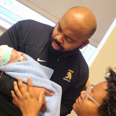 Husband and Father of 3. 👦🏾👧🏾👼🏾
Head Basketball coach @ Clover High. 
 SC State Alumni 🏈🏀
NC A&T Alum

 Carolina Panthers & Charlotte Hornets fan.