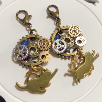 PokoHandmade's profile picture. ぽこのレジン垢です。齢50から始めたレジンですが、週末だけ少しずつガンバって作っておりました。しかし、レジンアレルギーだという事が判明し、長期休み前でないと作業が出来なくなりました(T^T)