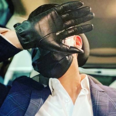 iantheglovedman's profile picture. Into formal attire and leather gloves.
