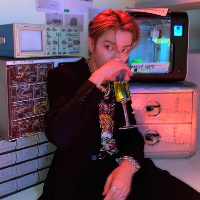 hi I'm ryu!
; she/her ` minor ` filo 
: looking for engene, nctzen, orbit, moa moots ~ multi stan.