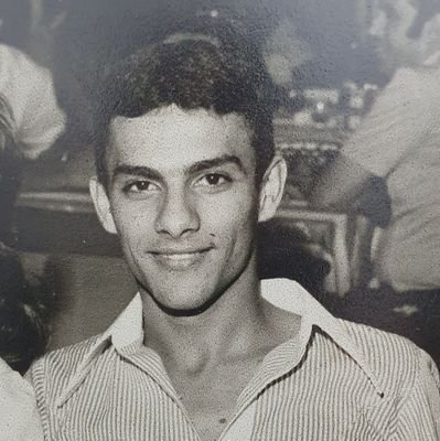 Prof. Universitário (Historiador com orgulho) e Produtor Cultural (Com orgulho tb) Louco pela Democracia seja de esquerda ou direita. Prefiro de esquerda claro.