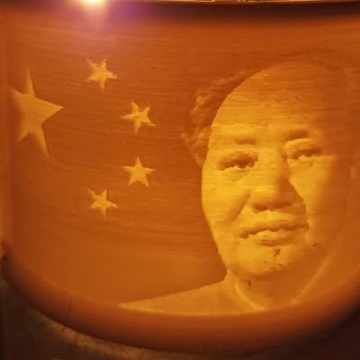 Mao  Tsé -Tung   ou  Mao  Zedong  nasceu  em  26  de  dezembro  de  1893  e morreu  em  09  de  Setembro  de  1976.  Foi  um  político  revolucionário.