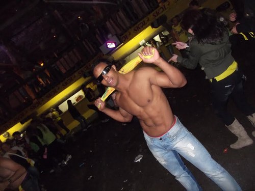 Naldo Rigusis:Academia,24 anos,Familia,Amigos,Balada e musica.       Mee Sigam !