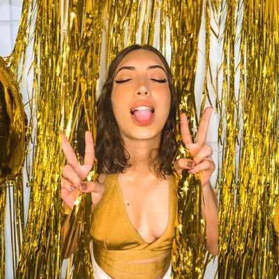 gabrielaforness's profile picture. Marketeira, apaixonada por Carnaval e sempre com brilho ✨