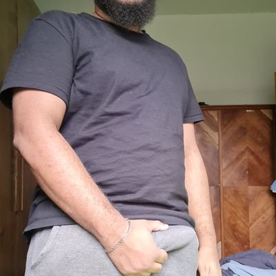 +18 BH-MG
Não mostro o rosto por aqui. DISCRETO. (Bissexual, brotheragem, gouinage, oral, beijar, ativo)