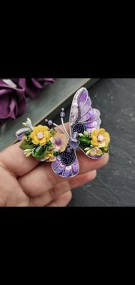 مدرس تخصصی هنر جواهر دوزی و صاحب فروشگاه آنلاین شاپ ♡ شاینی لند ♡ در اینستاگرام به آدرس _shinyland_