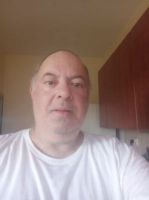בחור חמוד ושקט , אוהב מוזיקה, בישול, סרטים , תיאטרון , אקטואליה והיסטוריה , פתוח לשינויים בחיים
