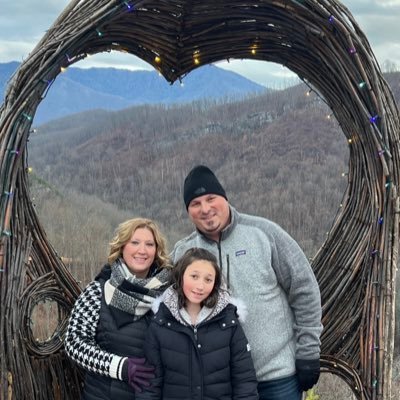 Mom to Avery, Philadelphia sports fan, Penn State sports fan and loves elephants #RollTide